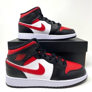 Air Jordan 1 Mid Women’s Sneakers